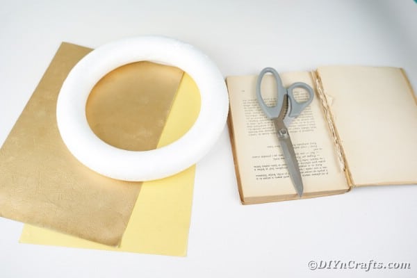 Бумажные венки из рулонов