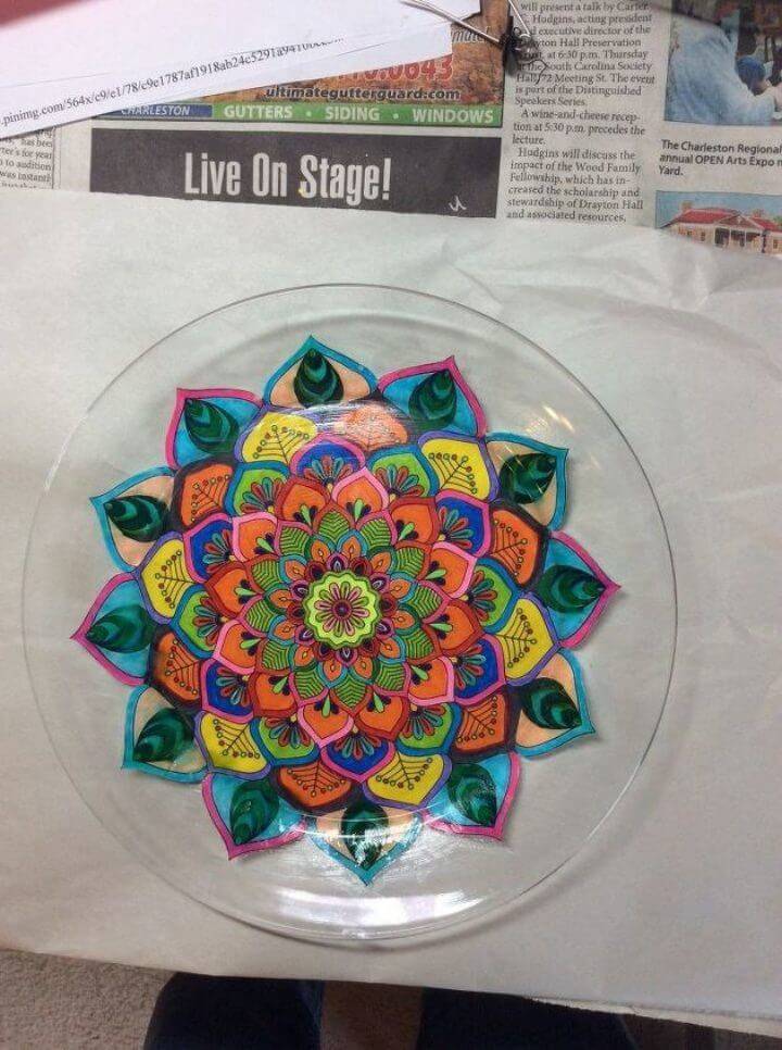 Красивая тарелка своими руками с помощью раскраски для взрослых