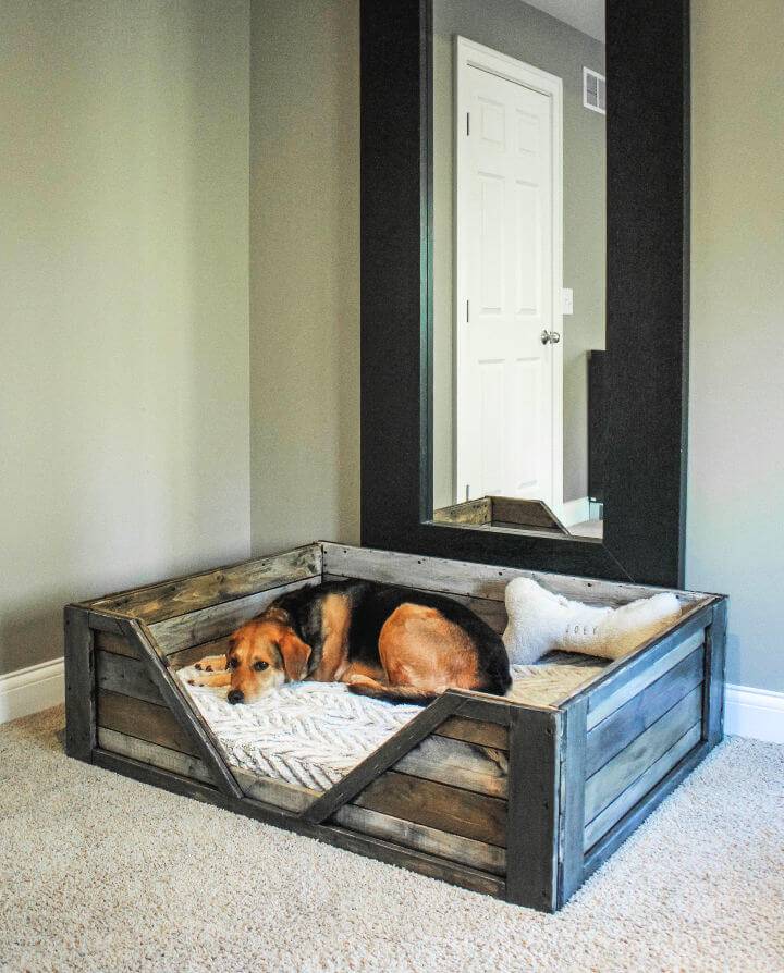 Легкая кровать для собак из поддонов своими руками